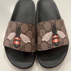 Gucci GG SUPREME SLIDE SANDAL